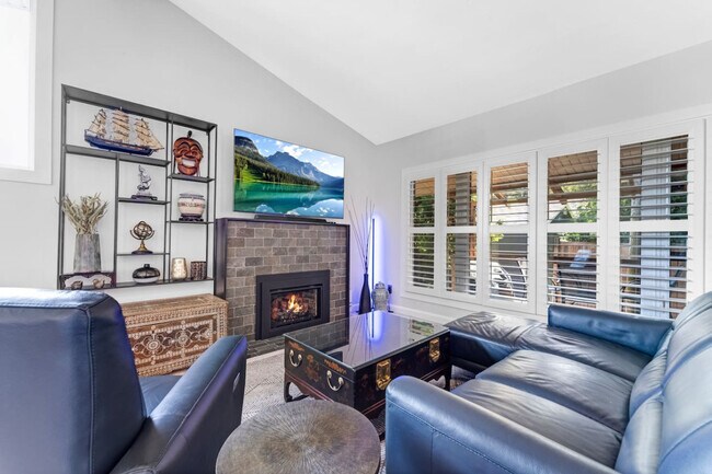 Building Photo - 670 Coronation Ave.