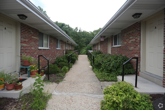 Building Photo - Kingston Drive Apartments