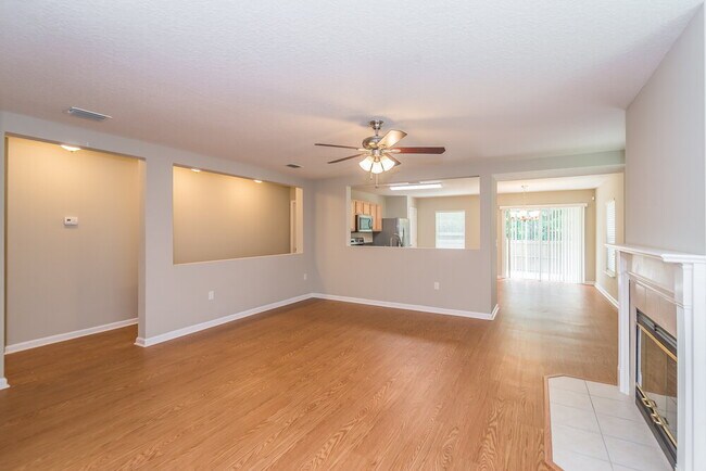 Foto del edificio - 1071 Collinswood Dr W