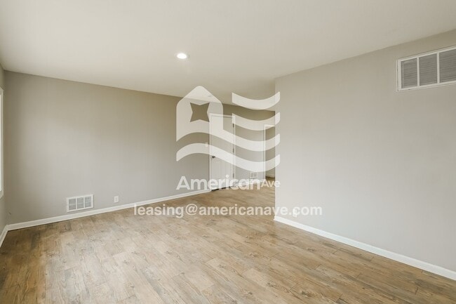 Foto del edificio - 11117 Bristol Terrace