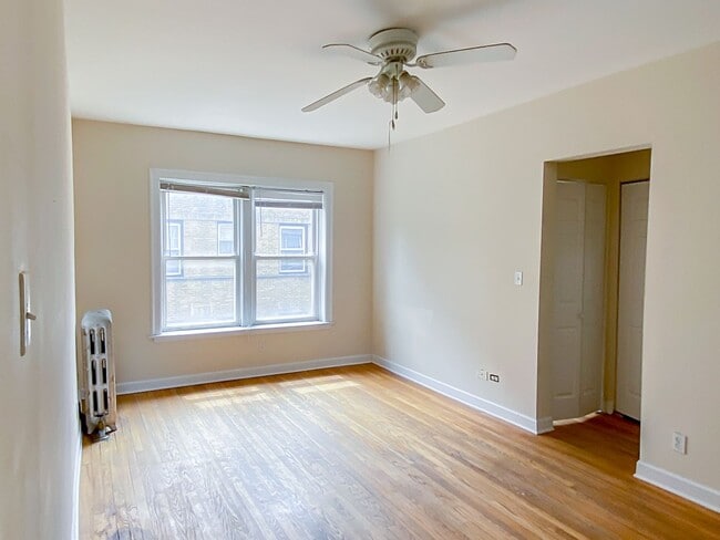 Interior Photo - 3912-28 N. Pine Grove