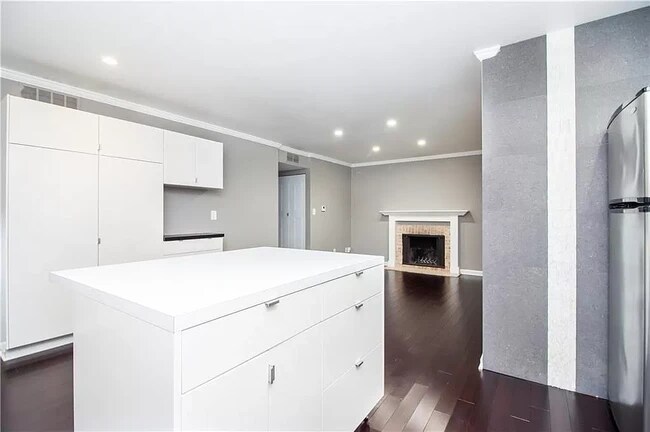 Building Photo - 5121 W 75th St