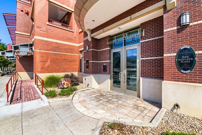 Foto del edificio - Stylish Boulder Retreat | Pearl Street w/ Views