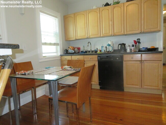 Foto del edificio - 95 Frederick Ave