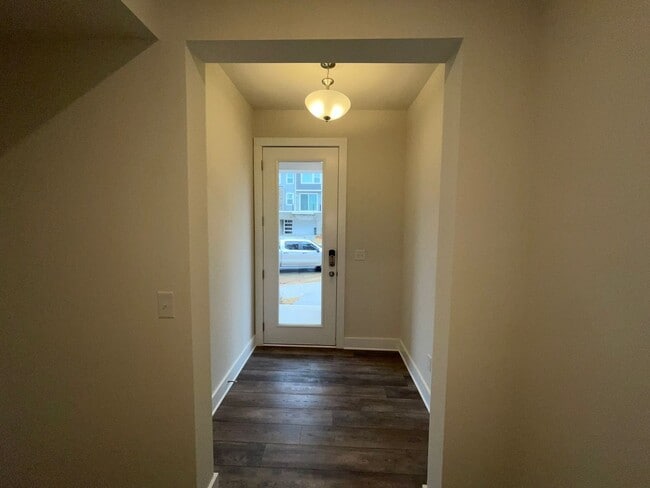 Building Photo - Beautiful Three Story Townhouse in Aria at the Park!