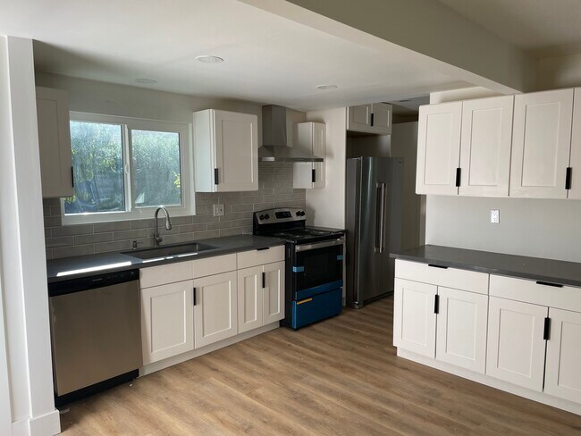 Building Photo - 6858 Ira Ave
