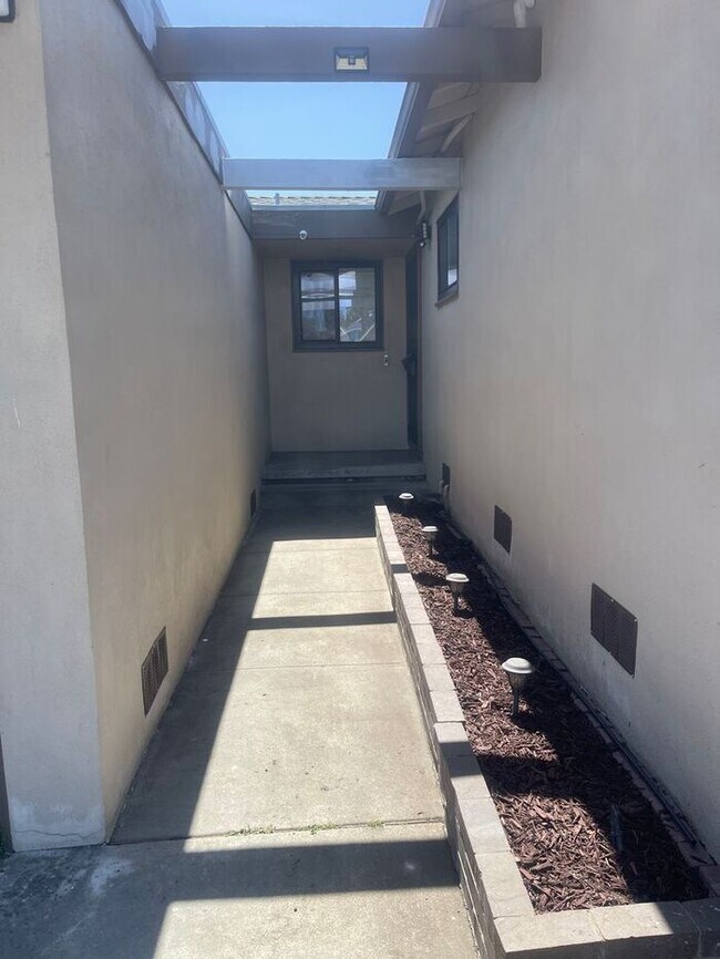 Foto del edificio - Gorgeous 3 bedrooms 2 bath Hayward home