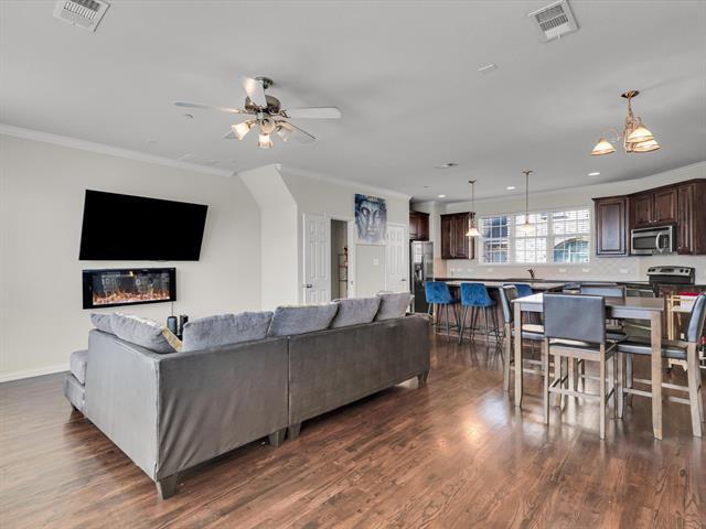 Foto del edificio - 2700 Club Ridge Dr