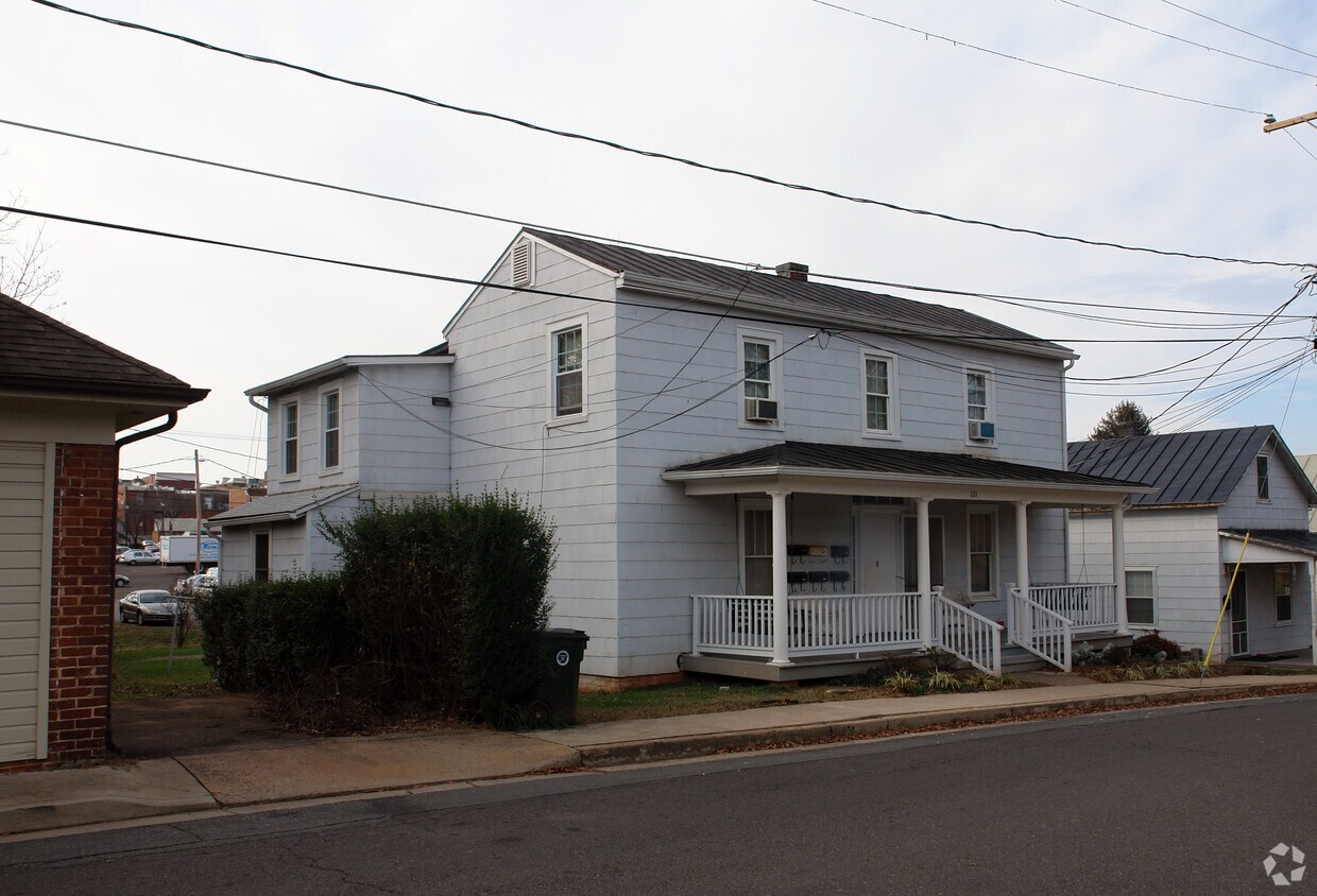 Primary Photo - 117-121 E Edmondson St