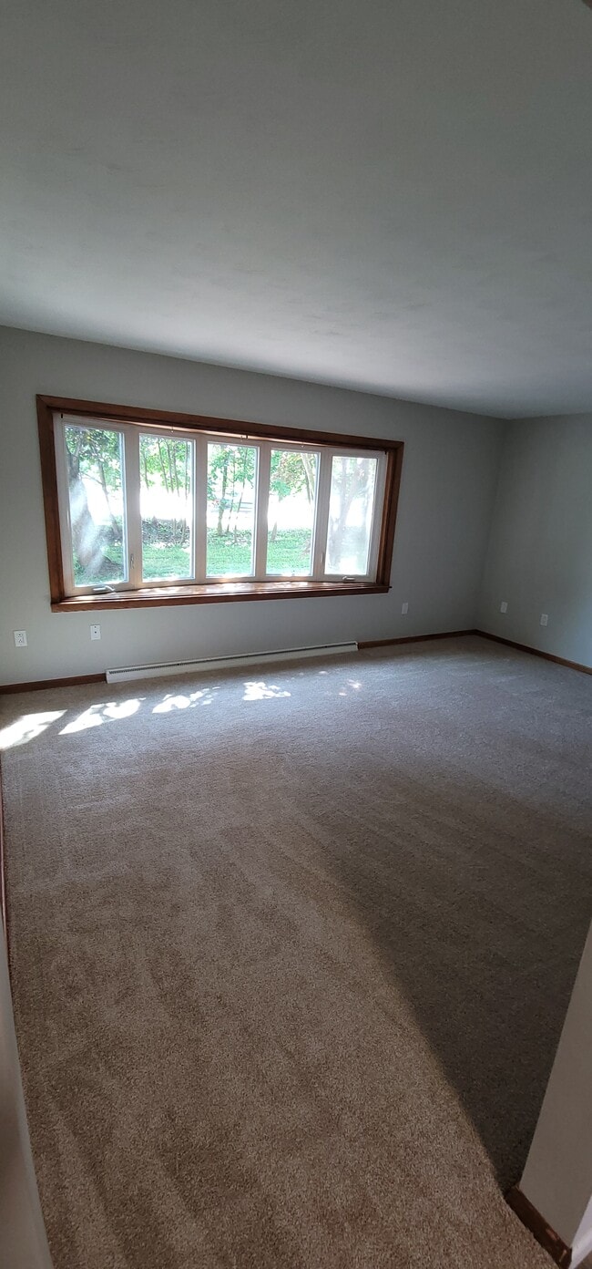 Living room - 5023 OH-43
