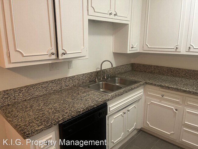 Foto del edificio - 1 br, 1 bath Apartment - 7356 Haskell Ave....