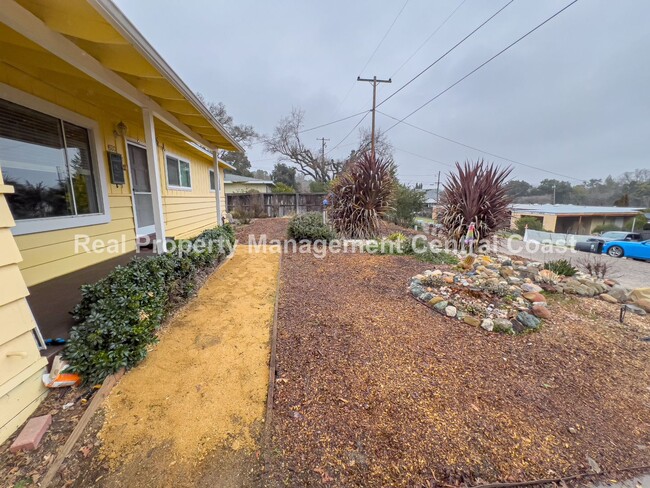 Building Photo - AVAILABLE NOW - Nice Home in Atascadero - ...