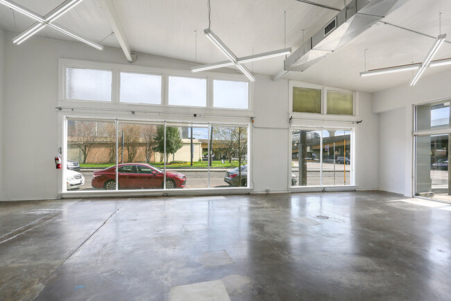 Building Photo - 1029 Oretha Castle Haley Blvd