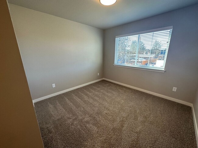 Building Photo - 61524 SE Jennifer Ln