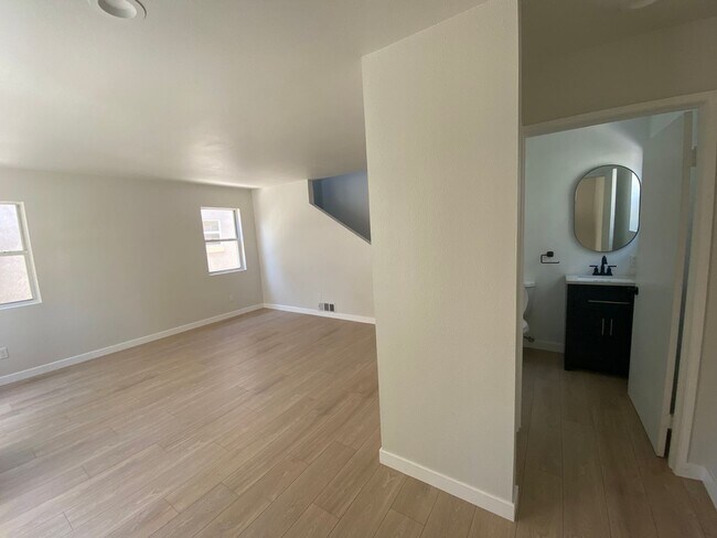 Foto del edificio - 3 Bedroom / 2.5 Bathroom Home in Los Angeles!