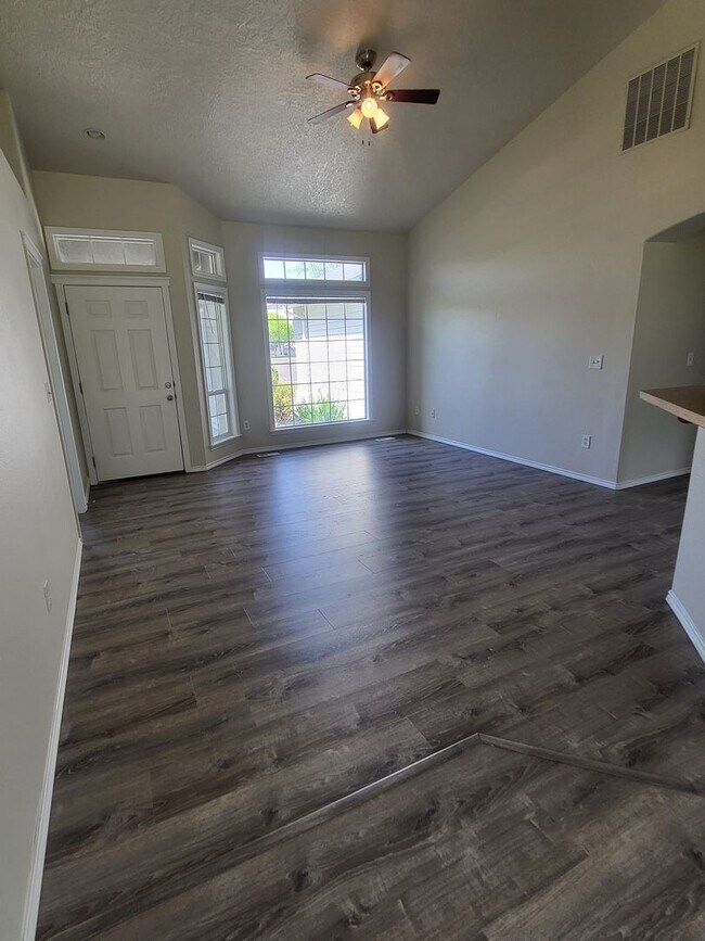 Building Photo - Cute Caldwell Home