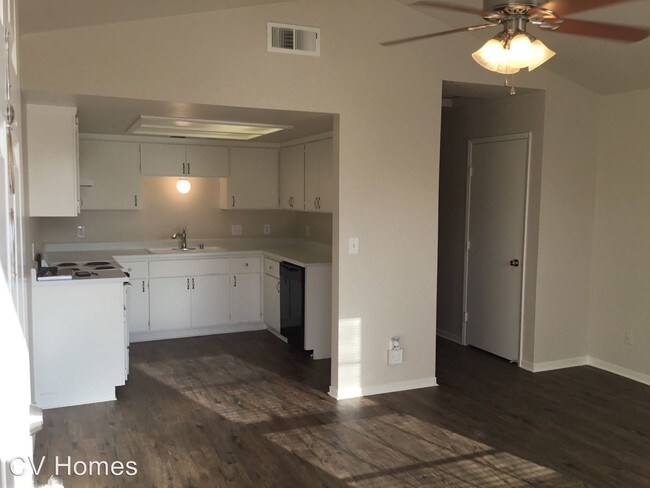 Foto del edificio - 1405 E Cypress Ave