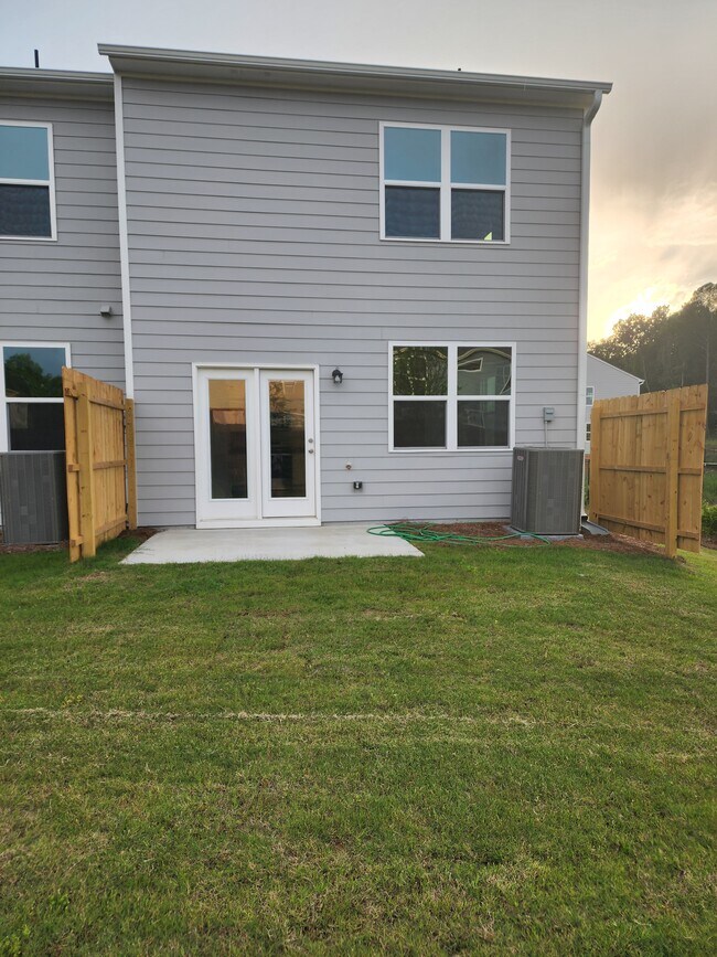 patio trasero - 595 Magnolia Cir