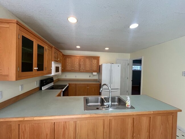 Foto del edificio - Beautiful 3 Bedroom House to rent @ Neck R...