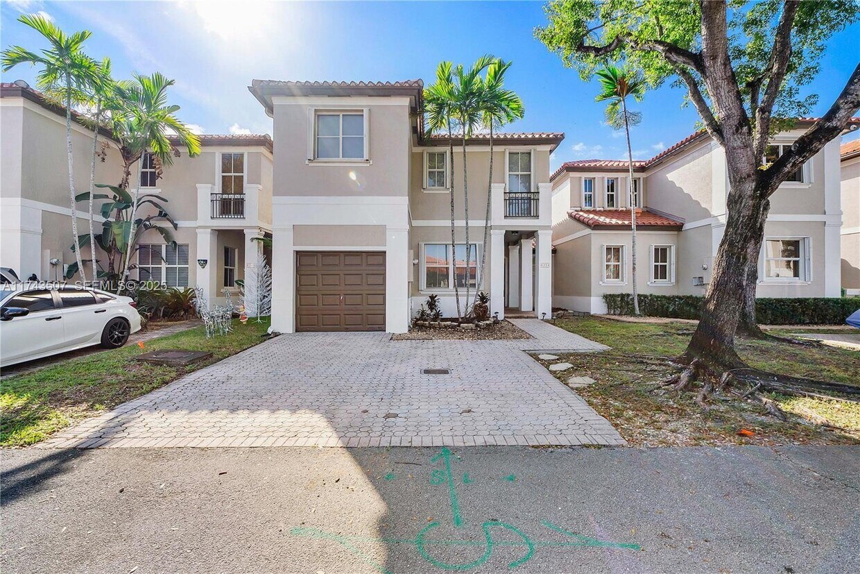 Foto principal - 8354 NW 142nd St