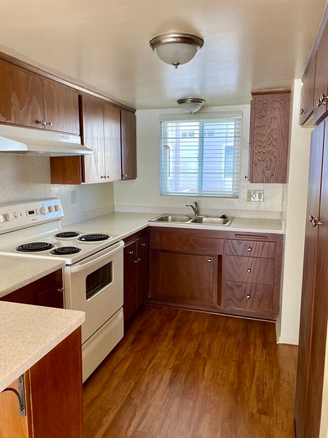 Photo - 21107 Victor St Apartments