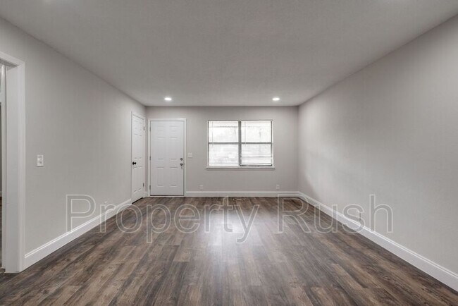 Foto del edificio - 718 Salem Rd