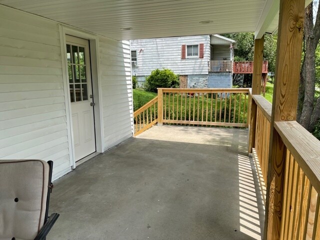 Porche trasero - 231 Prisani Street