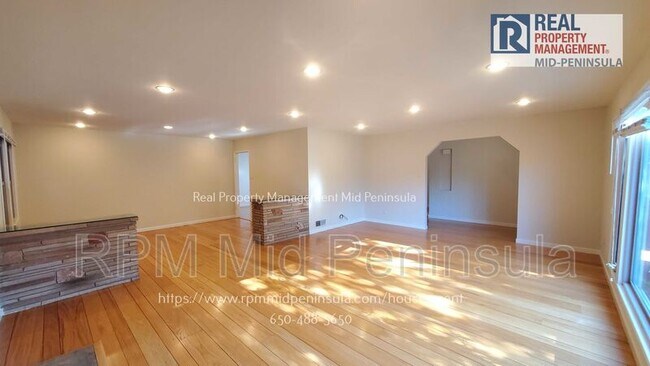 Building Photo - 2911 Alameda de las Pulgas