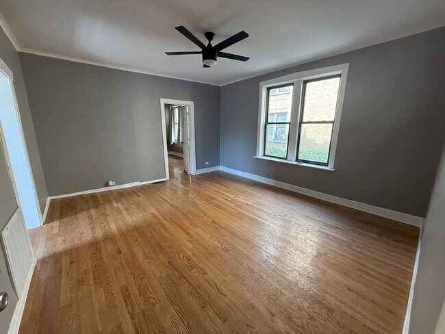 Foto del edificio - 1028 E Hyde Park Blvd
