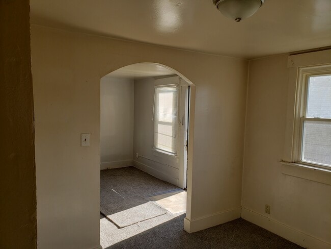 Building Photo - 435 N Poplar St