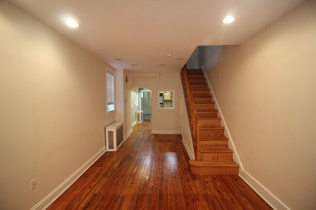 Foto del edificio - Exceptional Upper Fells 2bd/2ba End Rowhome w/ CAC & Rooftop Deck!--Available 7/15