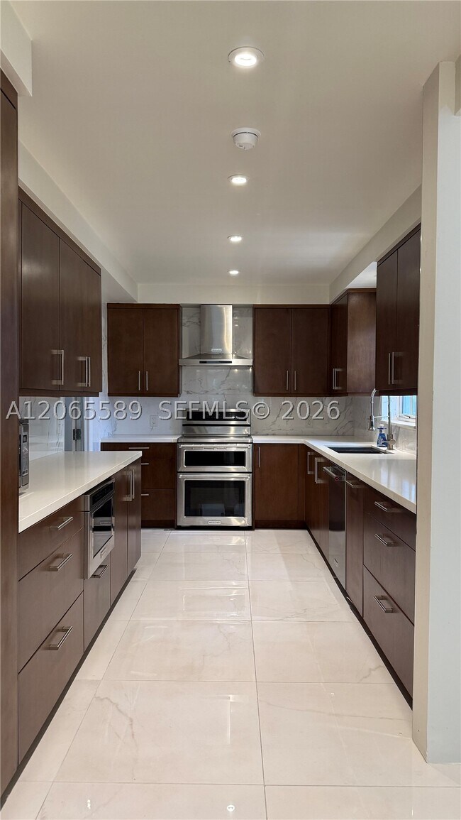 Foto del edificio - 921 Belle Meade Island Dr