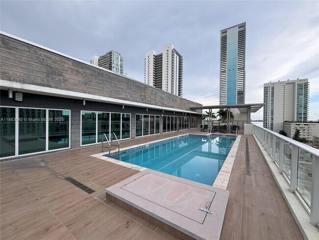 Foto del edificio - 321 NE 26th St
