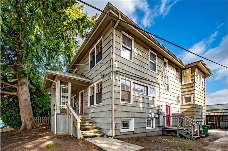 Foto principal - 4710 9th Ave NE