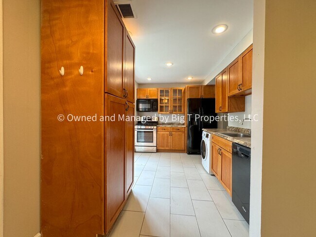 Building Photo - 3bd/2.5ba Townhome in Manassas Available!