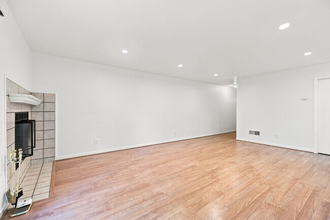 Foto del edificio - 320 Grapevine Pl