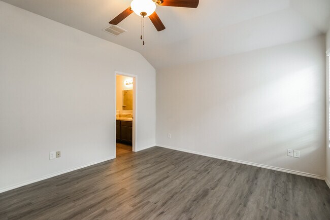 Foto del edificio - 4039 Richey Silver St