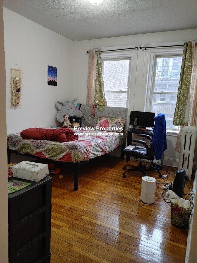 Foto del edificio - 4 Carol Ave