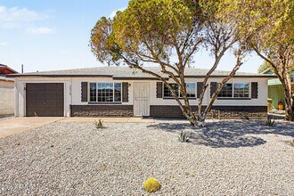 Building Photo - 2526 W Orchid Ln