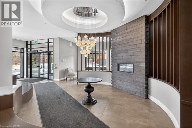 Photo du bâtiment - 1 Redfern Ave