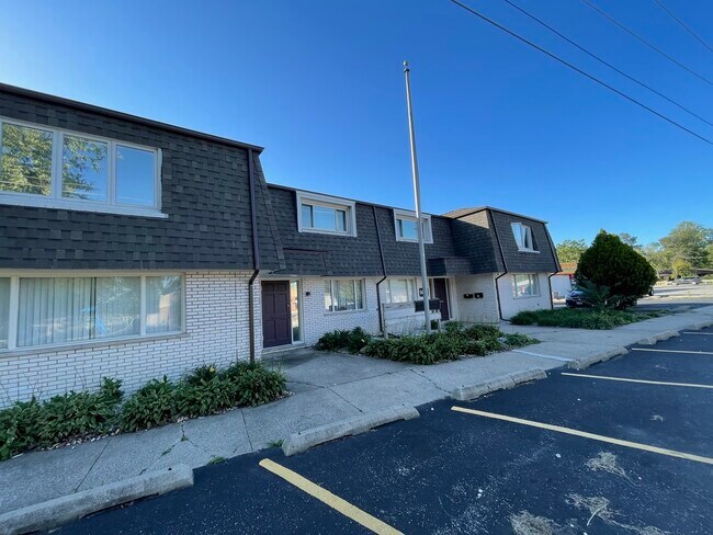 Building Photo - 14730 Kilbourn Ave