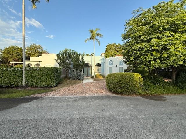 Foto principal - 10760 NE 3rd Ave