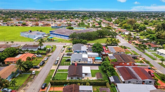 Foto del edificio - 4401 NW 194th St