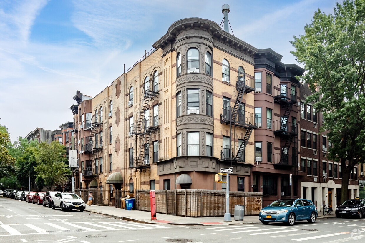 Primary Photo - 372 2nd St