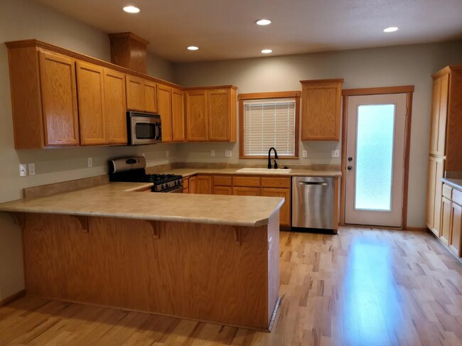 Building Photo - 610 Shadow Way