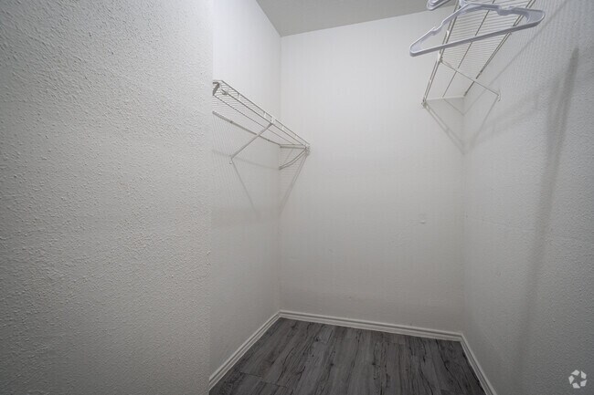 1 habitación, 1 baño - 650 pies cuadrados - Armario - Green Tree Place