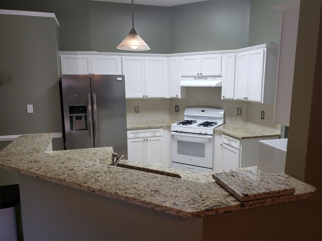 Foto del edificio - 12013 Evergreen Hollow Dr