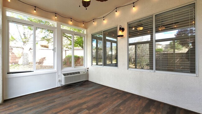 Foto del edificio - Beautiful 4 Bedroom 2.5 Bathroom House Located In The NE!