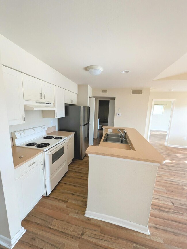 Building Photo - 4863 Via Palm Lakes