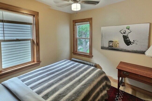 Foto del edificio - 914 E Brady St